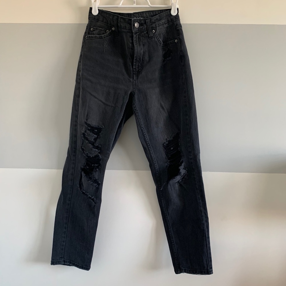 black mom jeans w rips